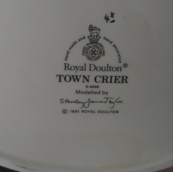 SOLD Royal Doulton town cryer - Picture 4 of 4
